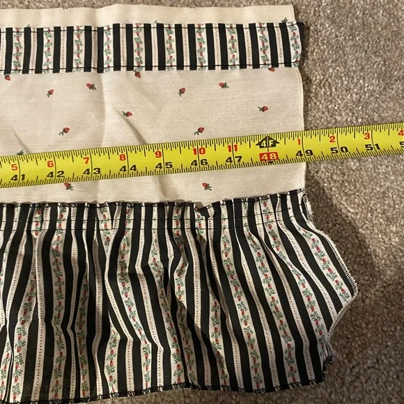 Vintage 80s Strawberry Ruffled Skirt Tier Valance/Curtains Decor Cottage Rustic - Picture 6 of 6